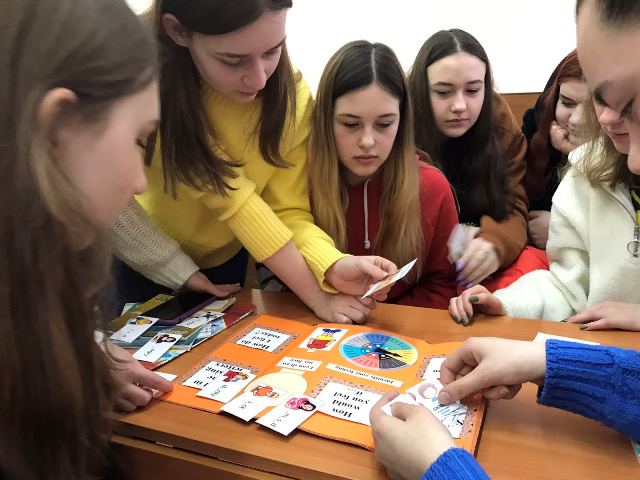 Так проходила англомовна розминка на 1 уроці з учнями 5 школи